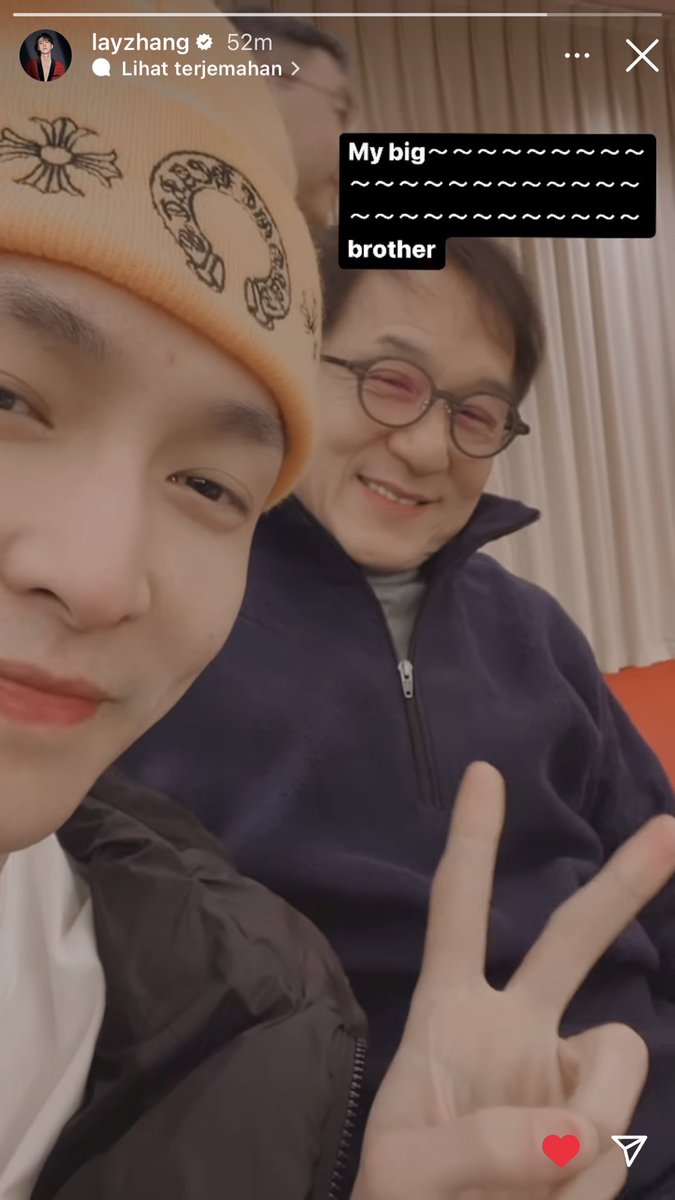 rizarpk's tweet photo. selain seneng exo sc ke indo, exo @layzhang lagi sama idola jaman duluuu 🥰😭

#EXOSC_BackToBack #SEHUN #layzhang #JackieChan https://t.co/bMpOT8OfKN