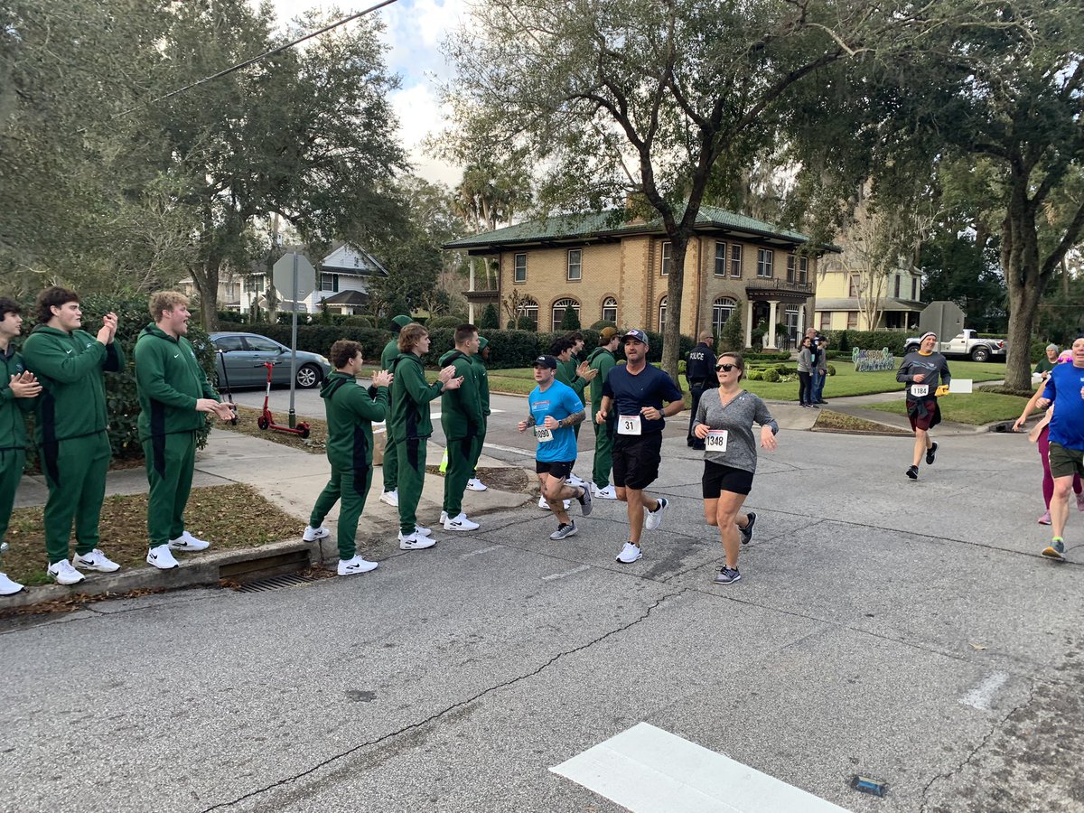 StetsonFootball's tweet photo. Our Football players were out early this morning winning in the community supporting MeStrong!
#BlueCollar #HatAttack https://t.co/vw45j67JcM