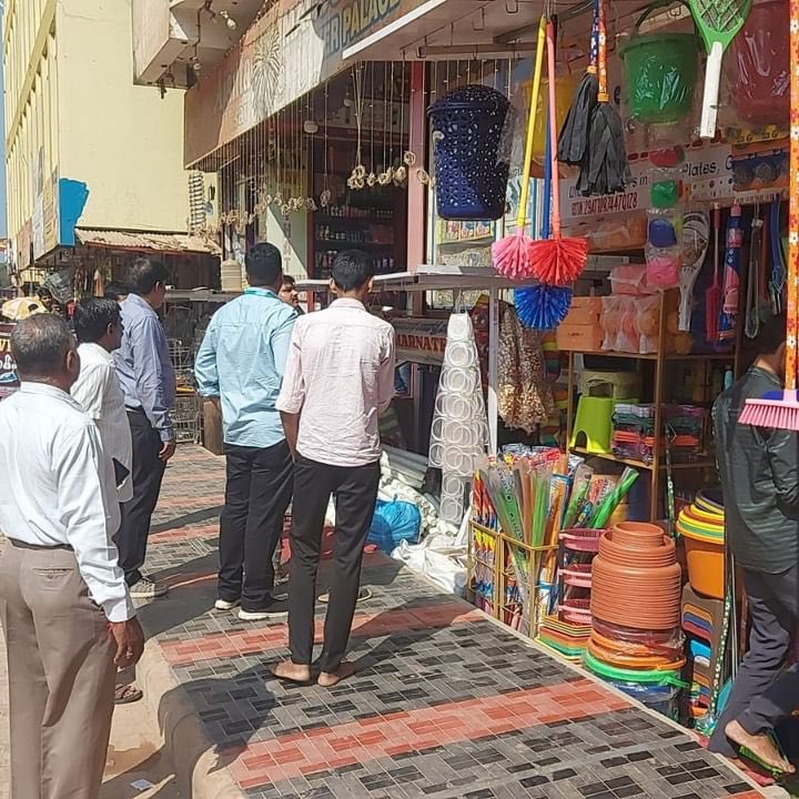 bmangalorean's tweet photo. Thank you @mangalurucorp MCC authorities for initiating a drive to clear footpath from unauthorized operators and have warned defaulters against illegal encroachment.
@smartcitymangaluru 
@DCDK9 @compolmlr https://t.co/E3f3LQTwwo