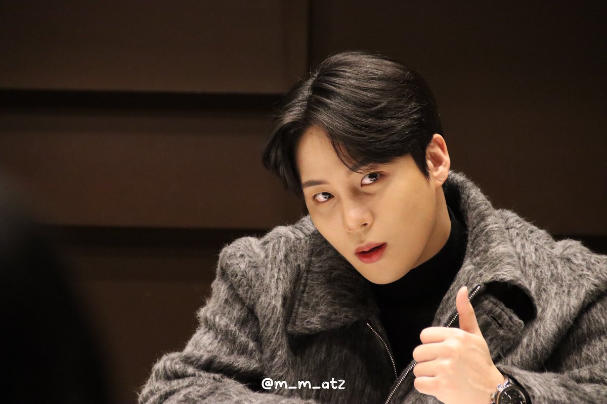 m_m_atz's tweet photo. 230129 TIAT SKY HALL ATEEZ
プレミアム団体サイン会 東京2部

😃😏👍🏻

#ATEEZ #에이티즈 #アチズ
#JONGHO #종호 #ジョンホ https://t.co/N6kRmAS2pA