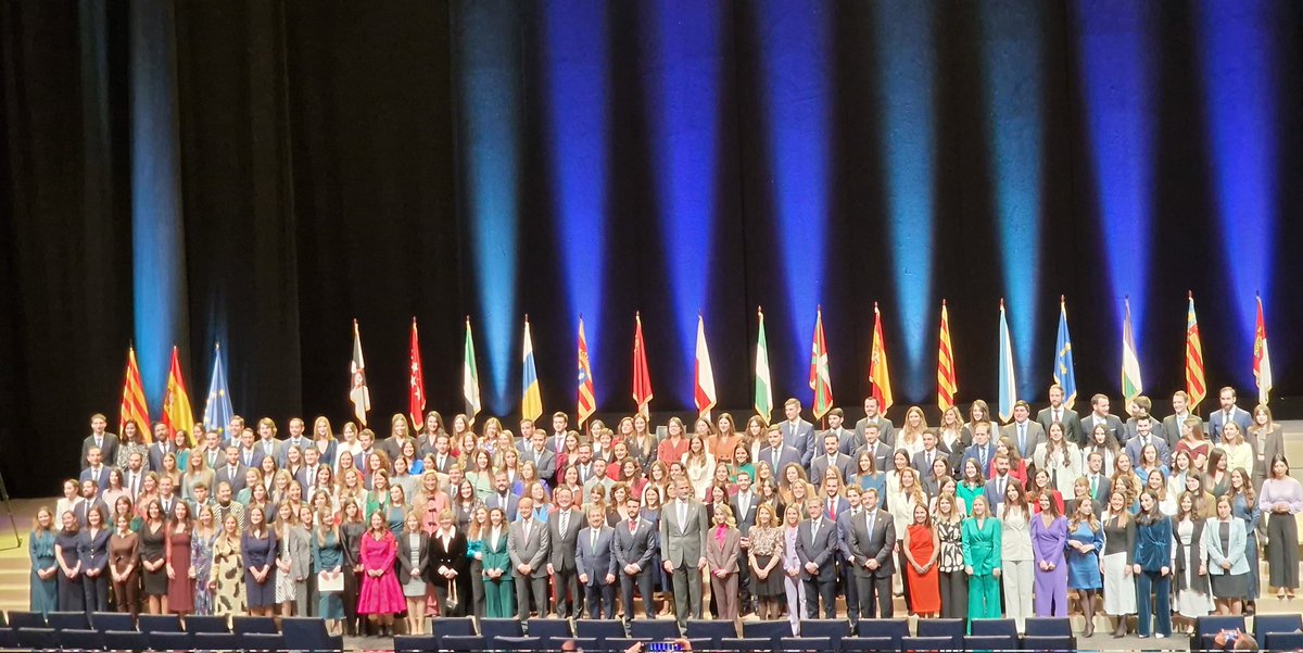 Esc_Judicial's tweet photo. Hemos tenido entrega de Despachos a la #71Promoción, cursos de #FormaciónContinua, la visita de la #magistrada del #TS @poderjudicial, Ana Ferrer, #PerspectivaDeGénero, taller legislativo, @CENDOJ... Y seguimos con #EstatutoDeLaVíctima, Constitucional, Instancia... #opositores https://t.co/fKCyekCvtY
