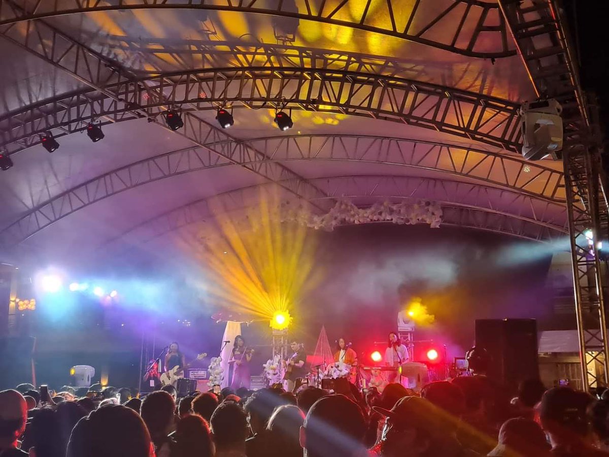 philconcerts's tweet photo. The Ransom Collective played a cover of Urbandub's "First of Summer" followed by "Tongue-tied", an unreleased song. The celebration continues at #HelloAgainTRC.

@TheRansomCMusic @GabiNaNamanProd https://t.co/A2F8cI5m62