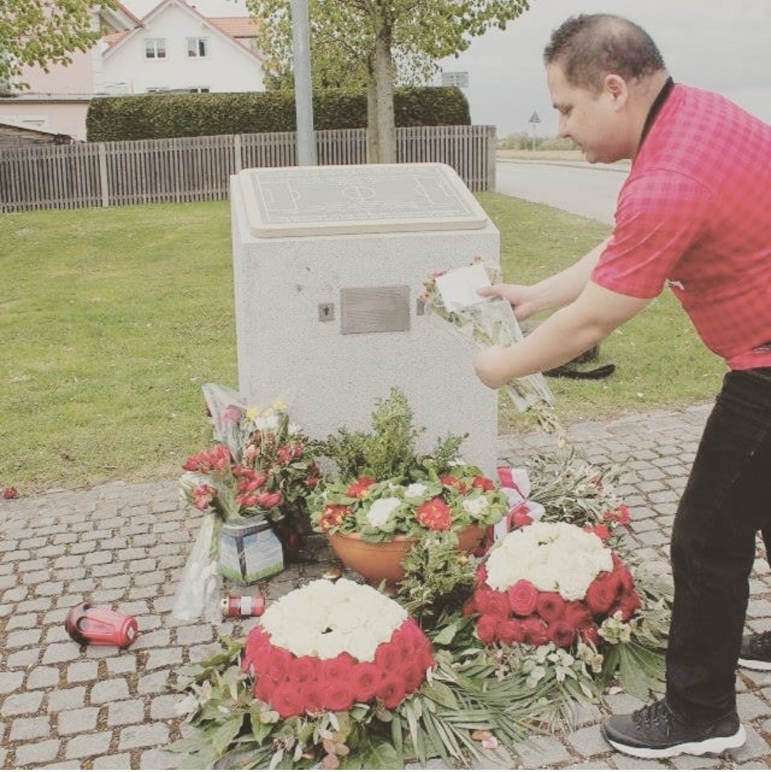 seto_bagh1's tweet photo. Tribute to Flower of Manchester, gone but never forgotten #Busbybabes #FlowerofManchester #wewillneverforget #Munichdisaster #MUFC https://t.co/mDqtHQoPrY