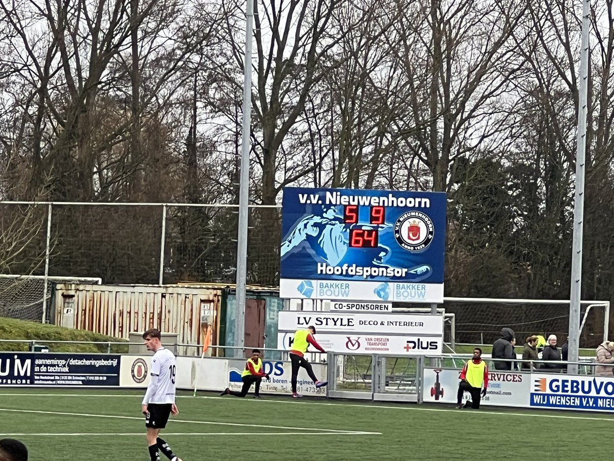 Scorebord op hol <a href="/NieuwenhoornWeb/">Nieuwenhoorn</a> - <a href="/vvgoes/">VV GOES</a>