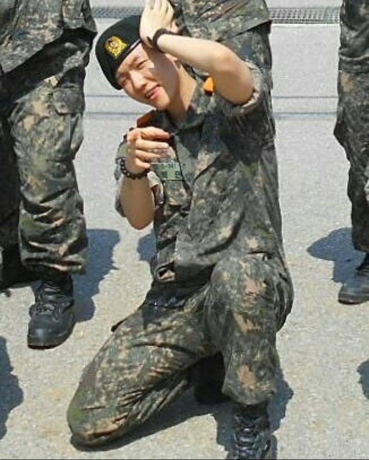 -hi BAEKHYUN RESMI KELAR WAMIL GUYSS!! AKHIRNYA 6/8 EXO SELESAI WAMIL😭😭😭😭😭