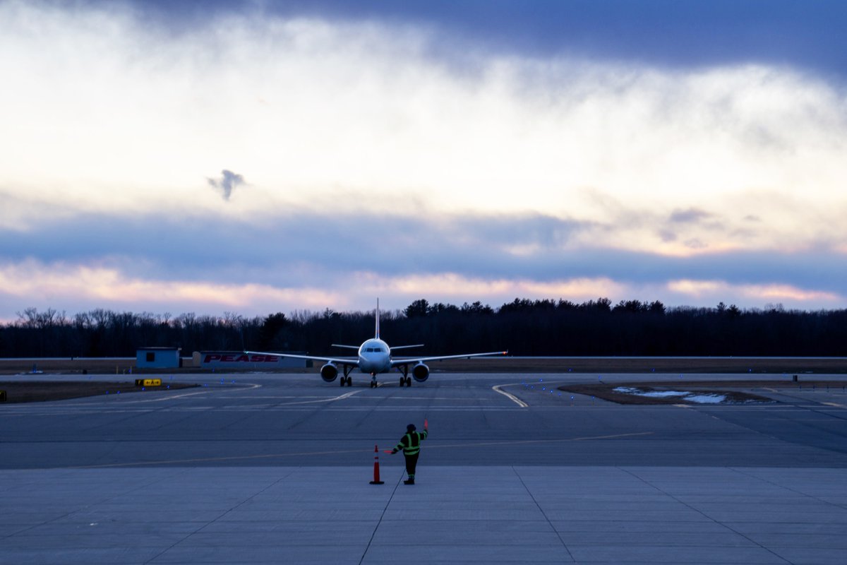 portsmouthair's tweet photo. Last night’s visitors from warmer weather were certainly in for an icy surprise when they arrived in Portsmouth! It even looks cold out there 🥶 Stay warm today, friends! @Allegiant @Airbus
#cold #icecold #subzerotemperature #allegiant #airbusbeluga #portsmouthnh #flypsm https://t.co/FJds1POJSC