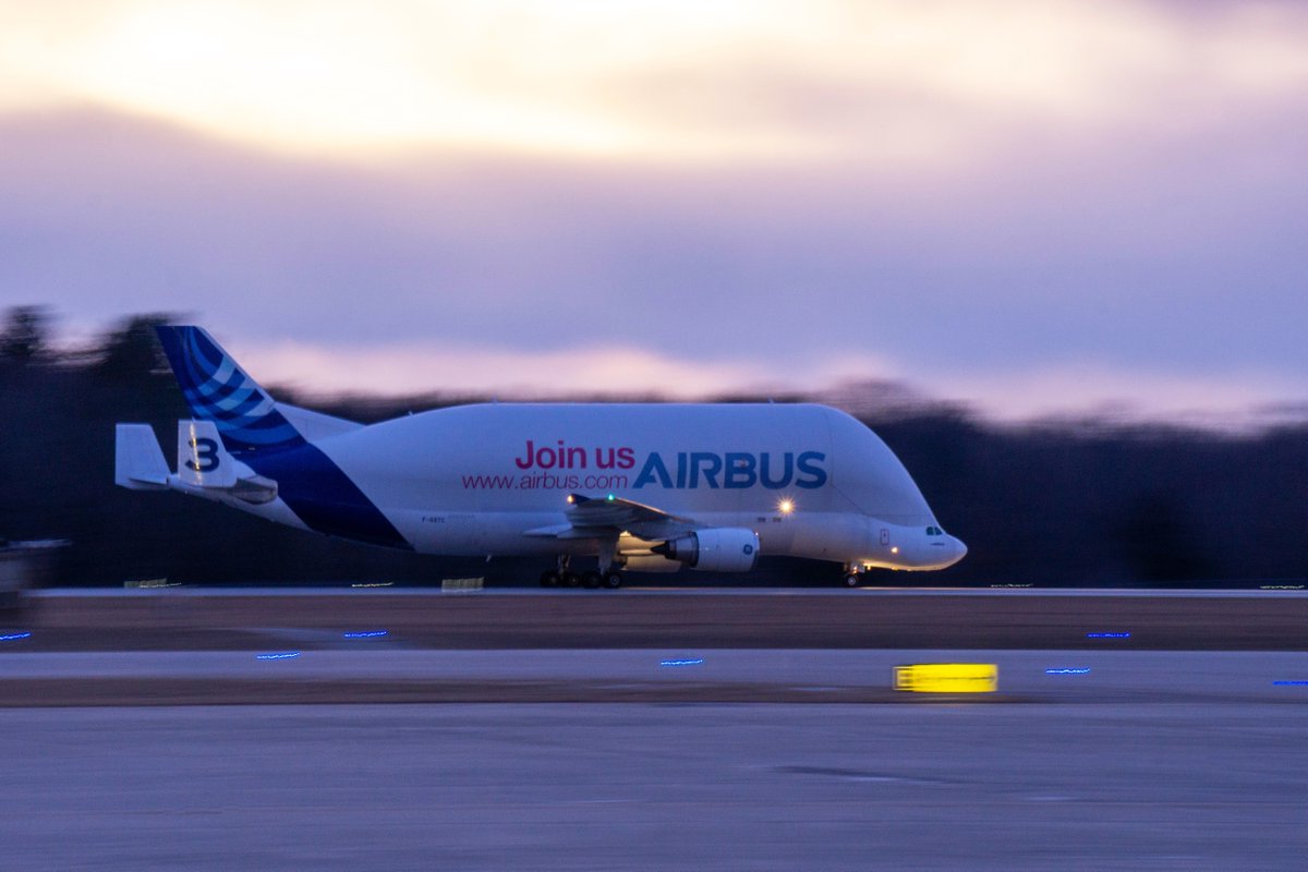 portsmouthair's tweet photo. Last night’s visitors from warmer weather were certainly in for an icy surprise when they arrived in Portsmouth! It even looks cold out there 🥶 Stay warm today, friends! @Allegiant @Airbus
#cold #icecold #subzerotemperature #allegiant #airbusbeluga #portsmouthnh #flypsm https://t.co/FJds1POJSC