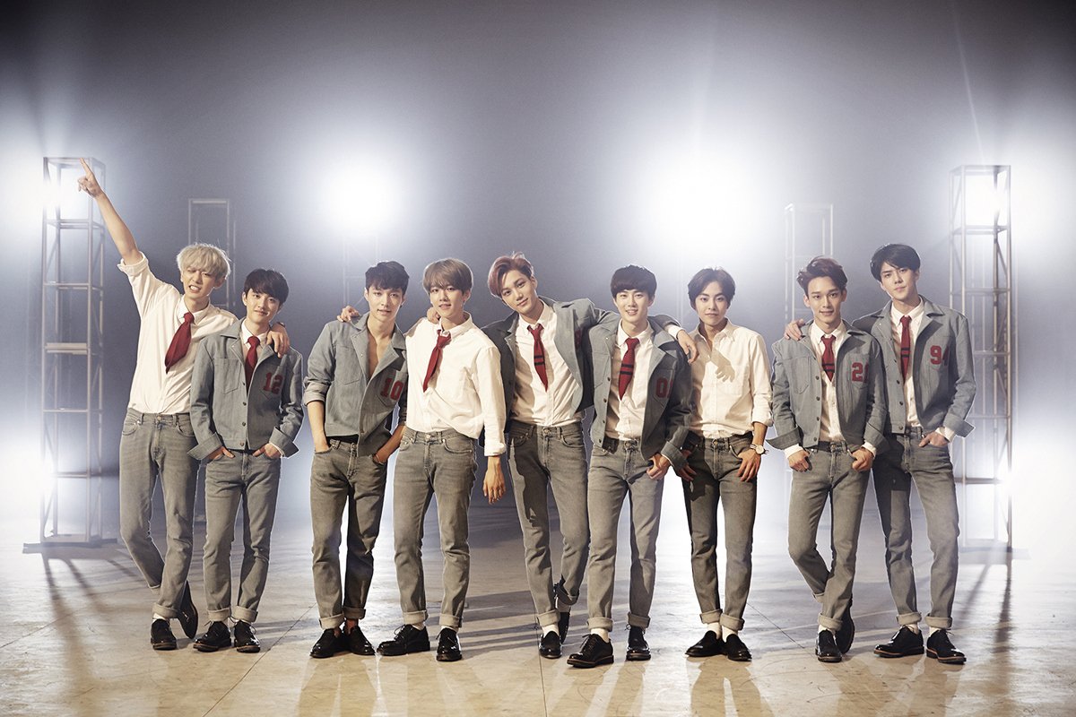 exochartstats's tweet photo. All 9 EXO members are now active in the industry. https://t.co/czdraHG6Zb