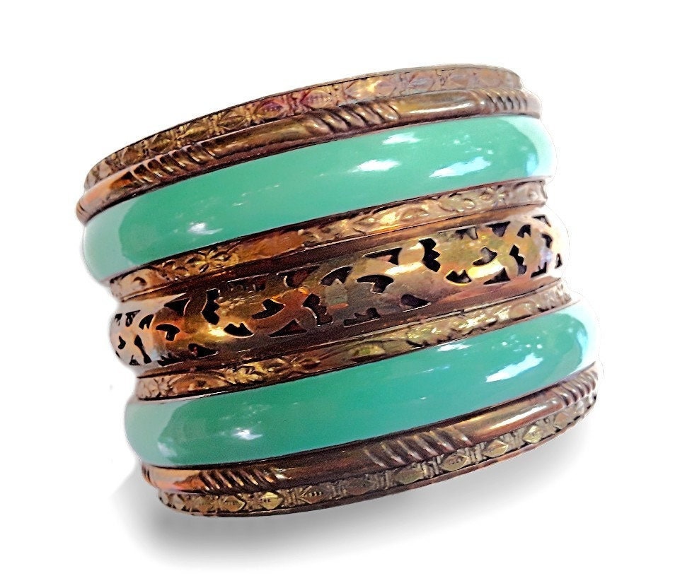renaissancefai's tweet photo. Turquoise Enamel on Brass Bracelet Bangle, Extra Wide, Embossed, Cut Outs, Vintage https://t.co/RaVTWgDtHL #no #women #brass #bohohippie #braceletbangle #ethnic #madeinjapan #stackedlook #turquoiseenamel https://t.co/WdcJ9be9PI