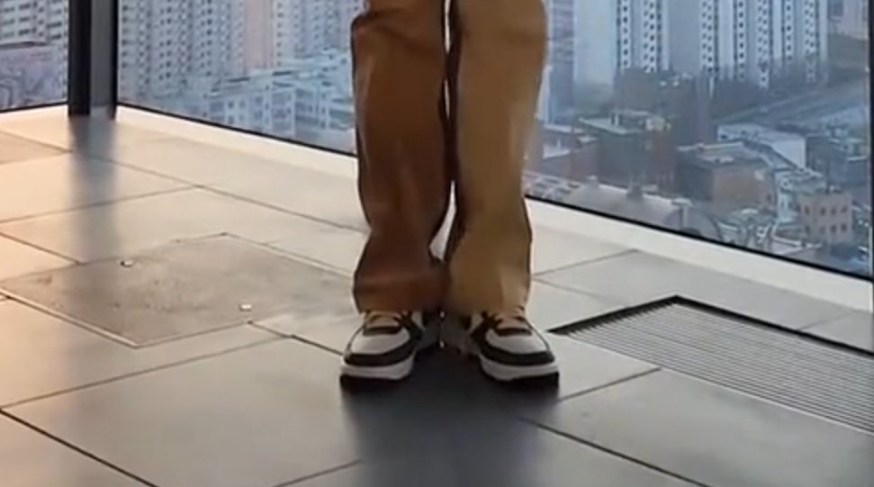 ㅇㄴ.. 쩔어 출 때 여전히 무용발하는 거 너무 너무 사랑스러워서 지금 그만 눈물 고여버림🥹🥹!!!!!!!!!!!!!!