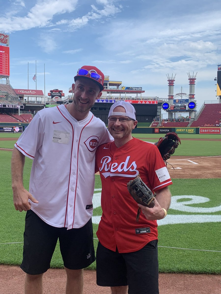 sockibomb13's tweet photo. Full video behind the scenes of me throwing out the first MLB pitch at a reds game!!!
👇 👇 

https://t.co/uBhrRNfi1F https://t.co/7AsmSFP5VS