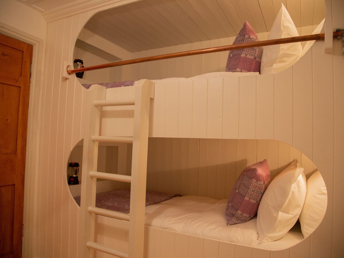 welsh_cottages's tweet photo. 😍 New #HolidayCottage Alert! 😍

We're delighted to welcome Maesgwyn to our C&amp;CH family!

Based in Newport, Pembrokeshire, this dog-friendly house sleeps 10 in 5 bedrooms and has a Hot Tub!

With 2023 availability, BOOK NOW for a holiday to remember!

➡️ https://t.co/SUojKxtVWd https://t.co/cvmnqvn8Gg