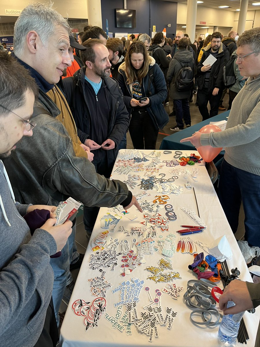 BoburUmurzokov's tweet image. @ApacheAPISIX’s stickers and @nicolas_frankel are at @fosdem conference.

#fosdem #apisix #apache #conference