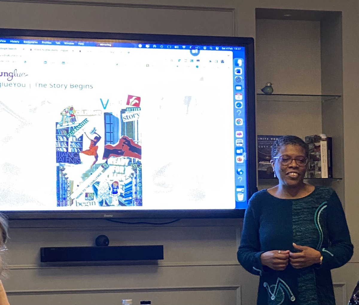 LadiesWhoLunch's tweet photo. Happenista Retreat Day One: Being guided by the amazing @UnglueYou to create our collages… @JenniferGarrett #HappenistaRetreat https://t.co/JJbZ9sztFq