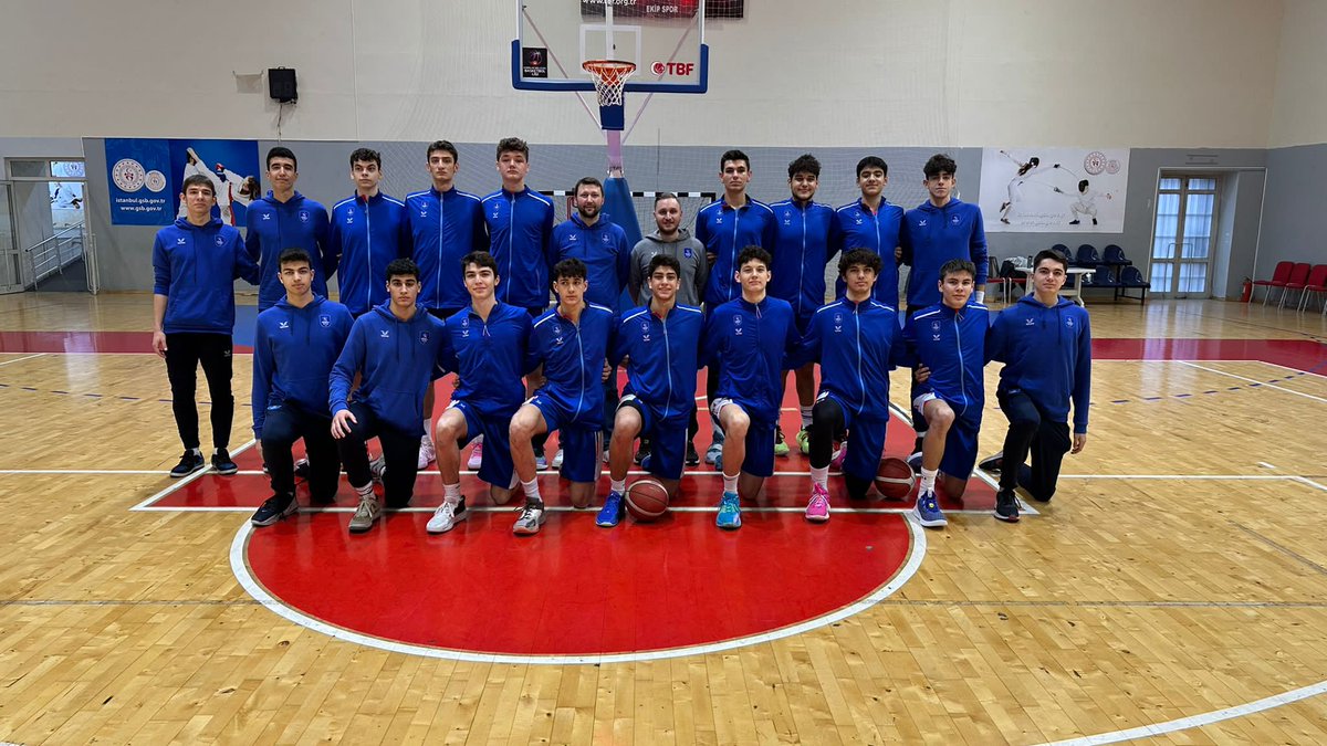 Yıldız A takımımız, İstanbul U16 A liginin final grubunu geçen sezon olduğu gibi bu sezon da namağlup tamamladı. 

Tebrikler çocuklar! 👏

#HouseOfBlue
#BenimYerimBurası