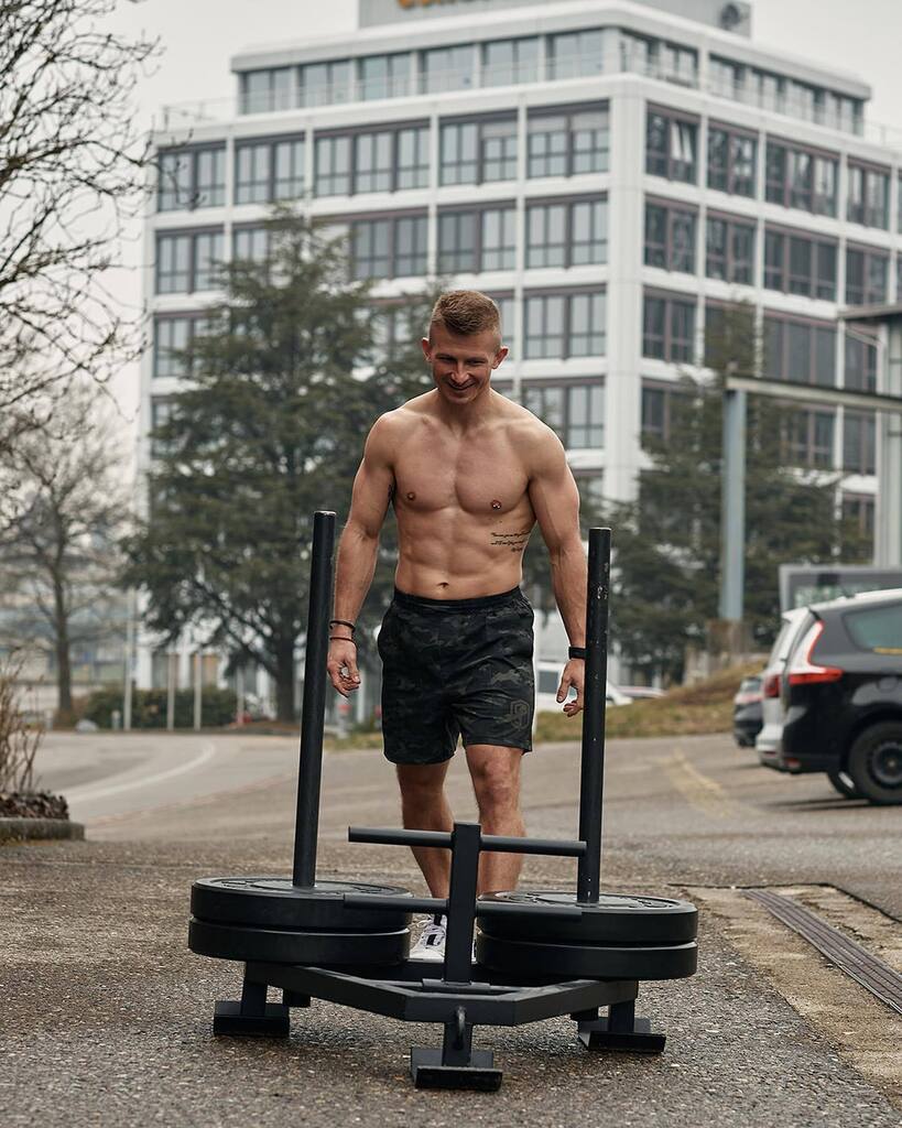 Erdamon's tweet photo. 2,5 Month break is over. Let’s get fit &amp; ripped🤙#abspecken 
•
——————————————
https://t.co/wLxjram6kd
📧: info@crossfitwinterthur.com
▪️CrossFit 🏋🏼
▪️Functional Training🤸
▪️Personaltraining🏋️‍♂️📊 
▪️Mobility🏌️
▪️Ernährung 🥗
▪️Strength &amp; Conditioning💪
… https://t.co/qFVRElBPyj https://t.co/MzGrT0BryW