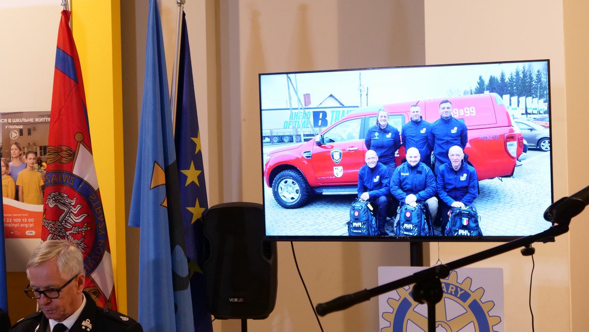 🇺🇦 L’équipe PHF était accueillie pour une conférence de presse en direct du Centre d’Aide Humanitaire de Przemsyl, en présence de membres du parlement ukrainien, représentants des SPV polonais, du maire et des partenaires
🙏🏼 Un grand merci à nos partenaires pour leur soutien !