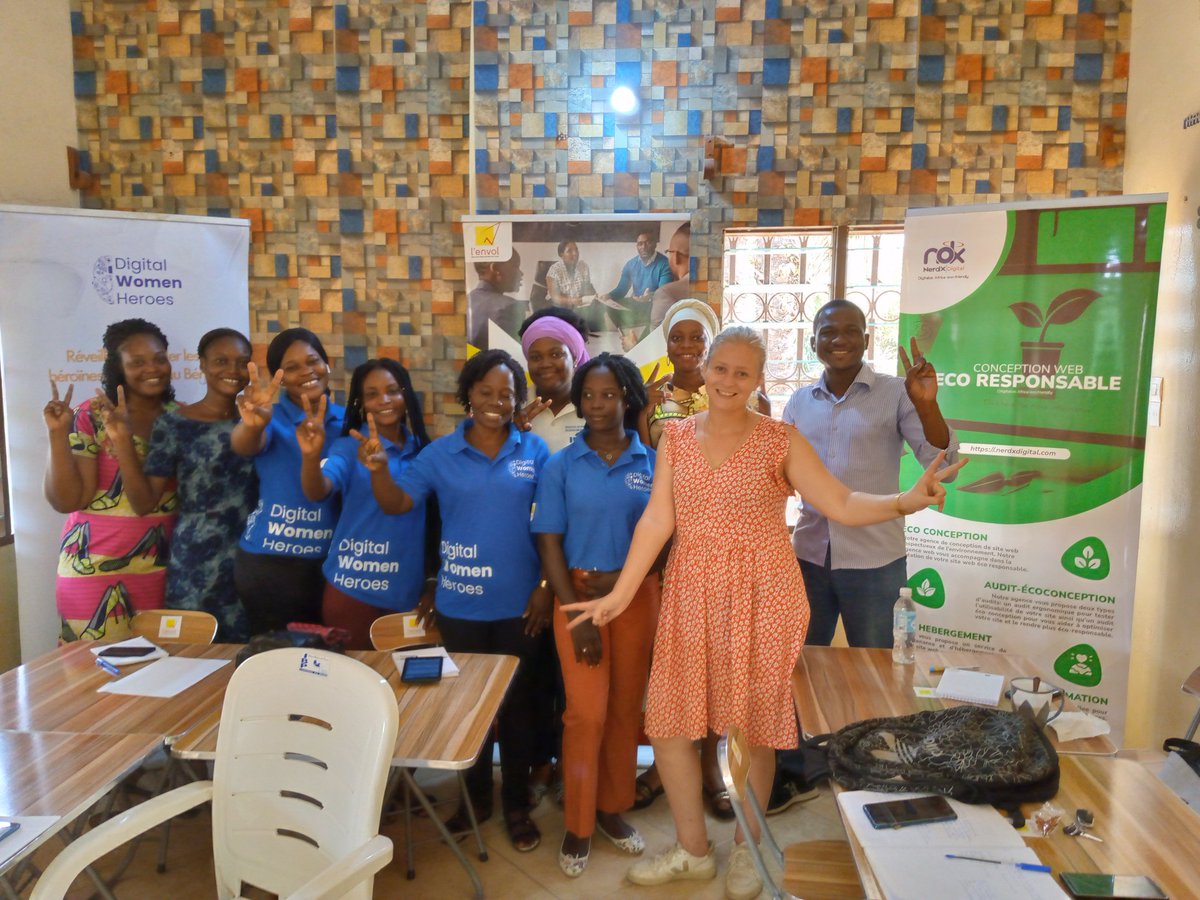 lEnvolBj's tweet photo. Développer sa #stratégie #commerciale autour des #5P et se #positionner par rapport à ses #concurrents. 

2eme session avec @EmelineBENEULT founder de @Sangai 

Elles s'activent pour leur #solution #startup. 

Ce samedi 04 février à @lEnvolBj
#DWH #DWH2022 #lenvol https://t.co/aytfkkOw2C