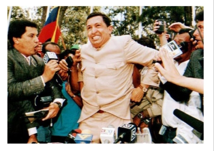 AturesMRT's tweet photo. 🔴⚫ #4F
En América Latina nos quieren imponer el modelo de democracia diseñado por los Estados Unidos, y al que no acepte entrar por ese carril, lo acusan de populista radical, terrorista y dictador.
#4Febreroantiimprialista
#Tupamaroantiimperialista
#AturesRebelde https://t.co/pL5NSJfwQu