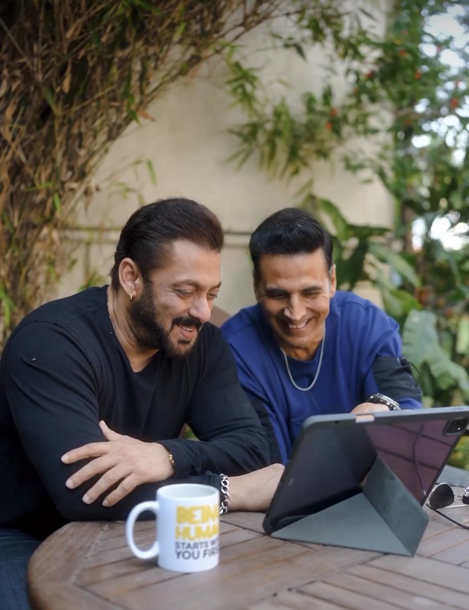 Recent pic of Megastar #SalmanKhan with #AkshayKumar #MainKhiladi