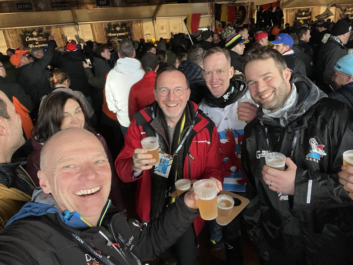 DucalSports's tweet photo. 🇳🇱 Cyclo-cross Championnat du monde🏆
#Hoogerheide2023🌈
🗓03/05.02.2023
Fin de journée avec le Ministre des Sports 😍
@eric_besenius @fscl_cycling https://t.co/6gwdxXWqxH