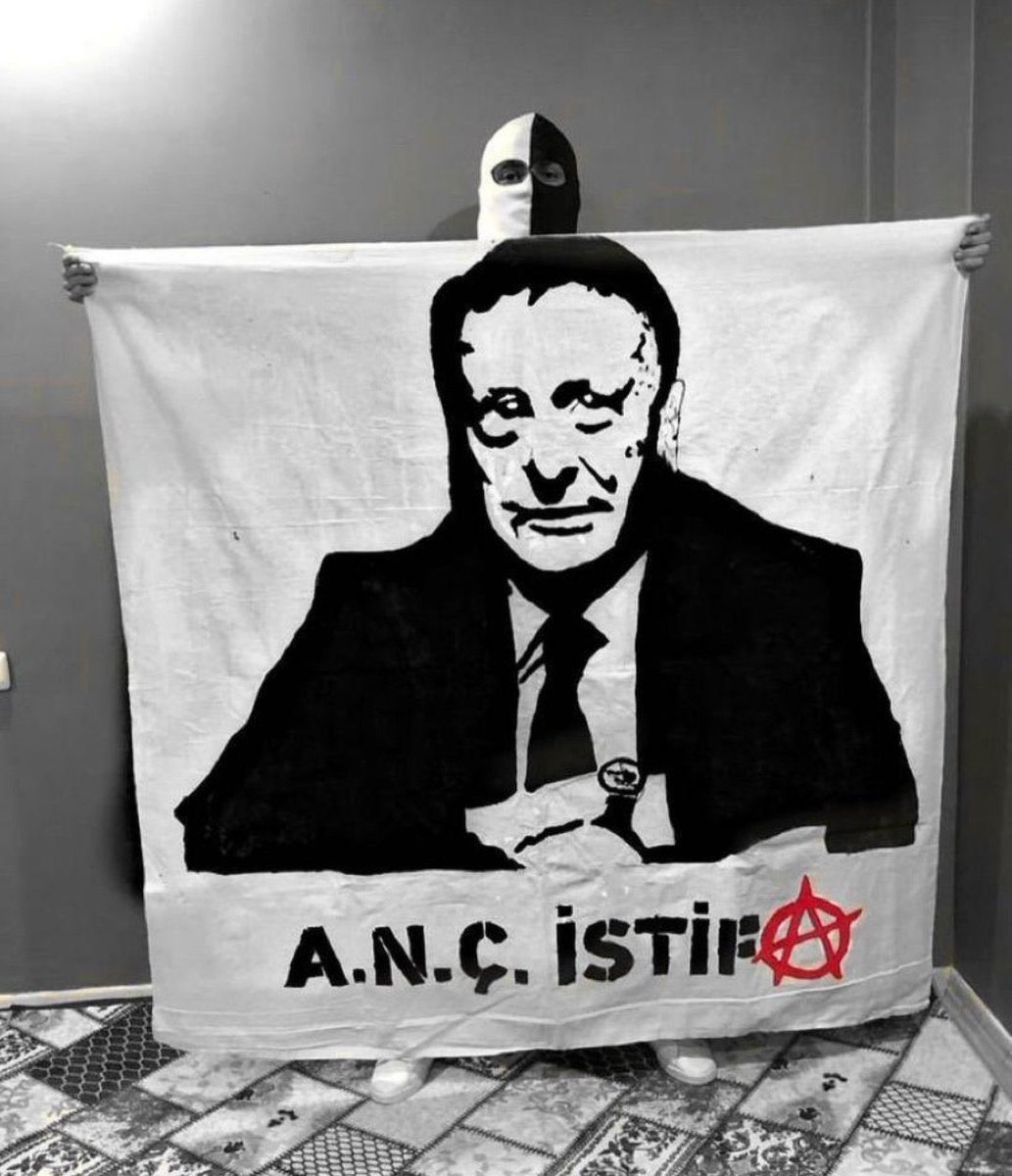 Hazel_BJK's tweet photo. YÖNETİM İSTİFA !!! https://t.co/ctXw4Jii3P