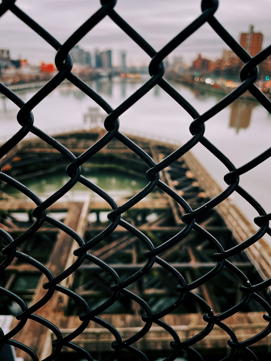 Gregory_Eaton's tweet photo. View of #harlemriver from the Madison Avenue bridge ….. Harlem on the right and Bronx on the left …. #bronxphotography #harlemphotography #chainlinkfence #nycphotography #photooftheday #iphonephotography #iphonephoto #letmeshootyou📸 #gregoryeatonsphotography https://t.co/0z1zAKAdSg