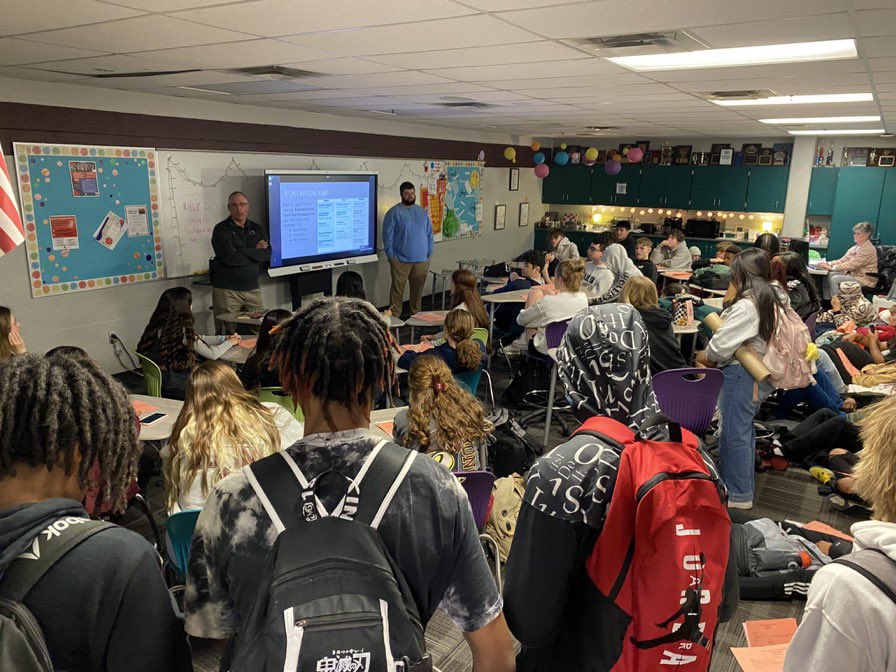 LSN_LFunk's tweet photo. Always great to have “standing room only” during the enrollment process! https://t.co/CSQuzNUjTm