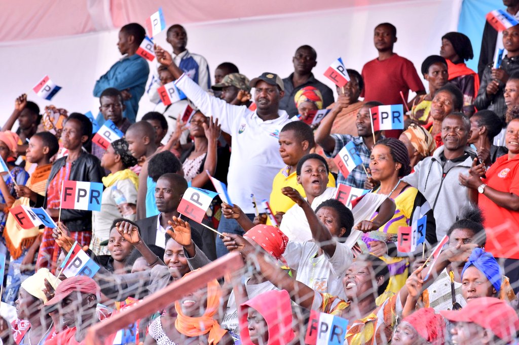 RPF_MUHANGA's tweet photo. #MUHANGA: Ibirori byo kwizihiza isabukuru y'imyaka 35 umuryango RPF-Inkotanyi umaze ubayeho, byaranzwe n'ibikorwa bitandukanye birimo no koroza imiryango itishoboye, kuremera imiryango ibikoresho bitandukanye ndetse n'ubusabane. #RPF35 @rpfinkotanyi @RPF_South https://t.co/6oOytqyxMw