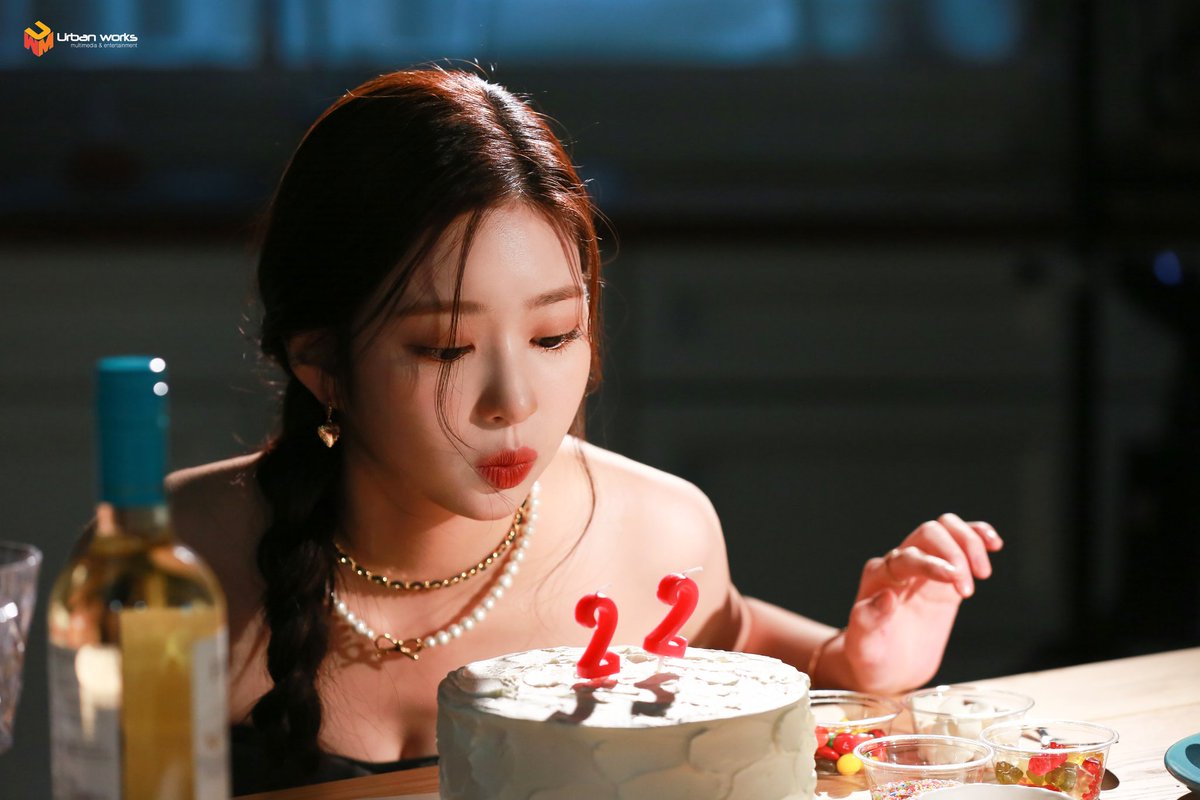 Minddukim's tweet photo. hiii, my name is mindyu the birthday girl! :] https://t.co/lOqb5kbulz