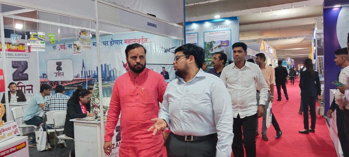 lele_sandeep's tweet photo. ठाण्यात Credai MCHI Thane आयोजित केलेल्या प्रॉपर्टी प्रदर्शनाला भेट दिली.यावेळी संचालक मंडळाशी चर्चा केली व प्रदर्शनात विविध गृहप्रकल्पांची माहिती देण्यात आली.
#CREDAIMCHIThane https://t.co/zQS8Hyy47Q