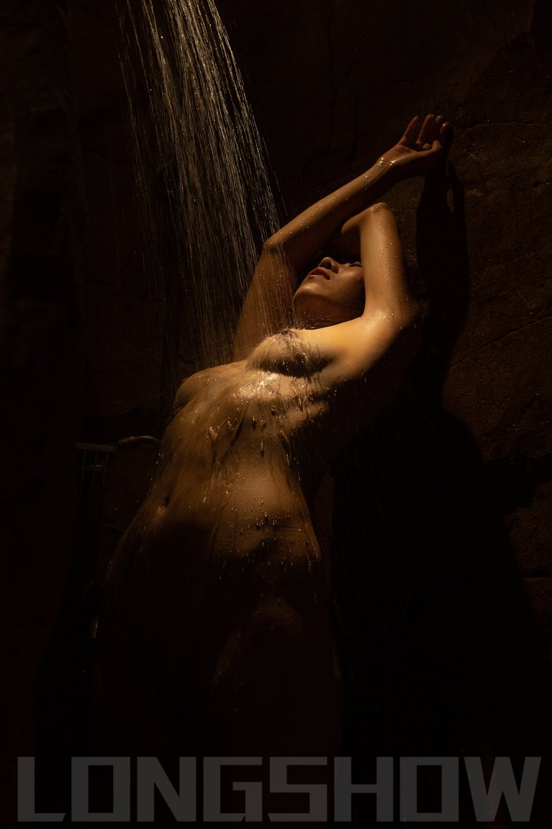 女生湿了不一定就是想要，
有没有一种可能是她在洗澡😏

模特： @summermin03

投稿： @91porm 
             @Fengsiyuan https://t.co/wvf4vwFJGs