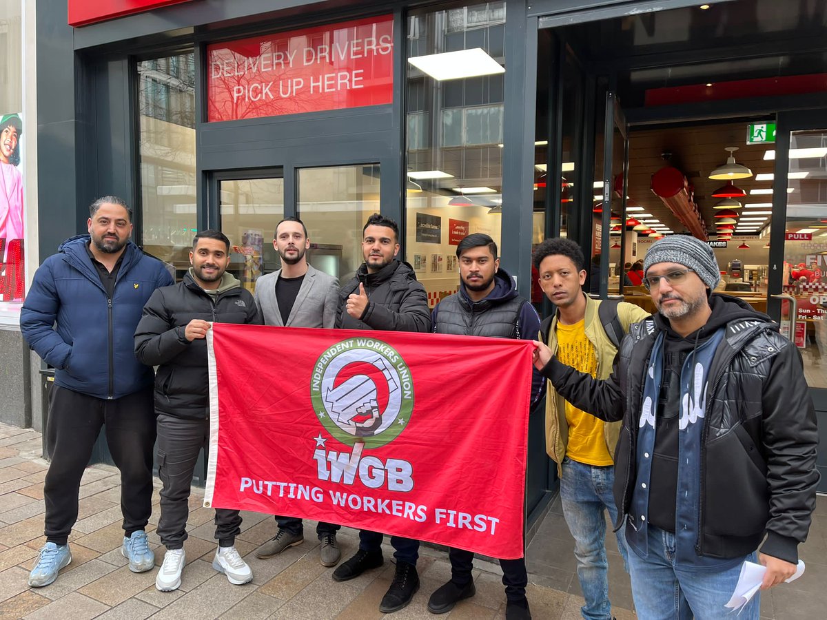 📣 BREAKING: Today Sheffield couriers delivered a letter to Five Guys, signed by over 50 local couriers. We demand an end to being forced to wait for orders for long times in the cold and rain. 

Thread 🧵