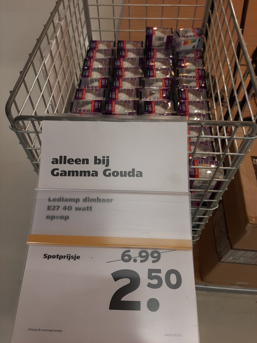 Superaanbieding! Alleen bij Gamma Gouda. Klein formaat, dus ideaal voor in plafonnieres. #goedkoop #aanbieding #energiezuinig #lamp