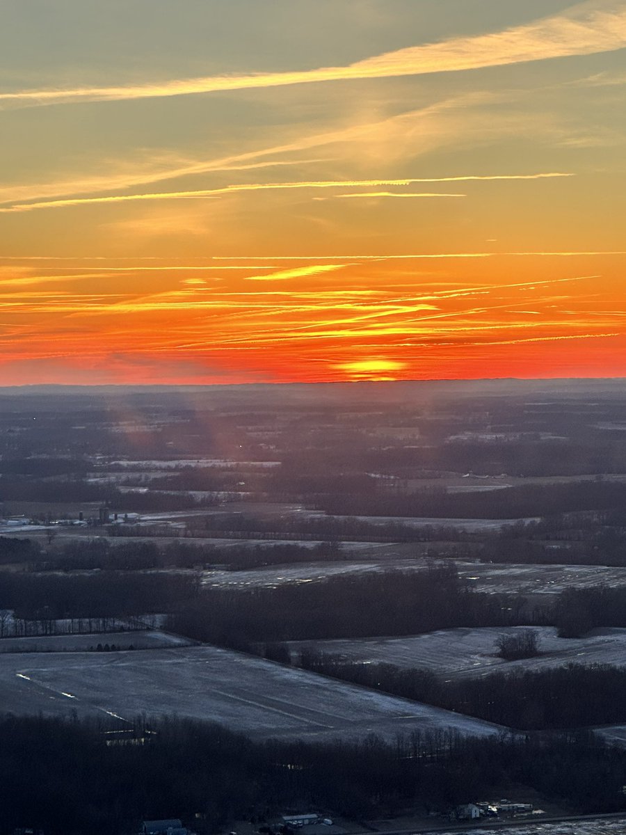 flightRN_medic's tweet photo. Early morning flights from Butler County Regional Airport (KHAO) gave us great views from a full moon to beautiful sunrise! #ilovetofly #UCAirCare https://t.co/WyHEl15OW3
