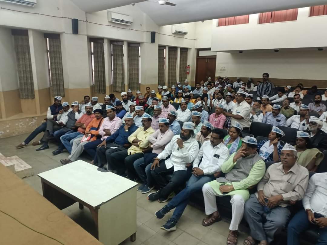 sudarshanaap's tweet photo. आम आदमी पार्टी महाराष्ट्र सहप्रभारी @Gopal_Italia यांनी पुणे शहर आणि पुणे जिल्हा कार्यकर्त्यांना मार्गदर्शन केले.

प्रामुख्याने आपण कसबा आणि चिंचवड विधानसभा लढणार आहोत त्याची तयारी करण्याची विनंती केली.
@AAPPune @AAPMaharashtra https://t.co/1VpZgJPW9C