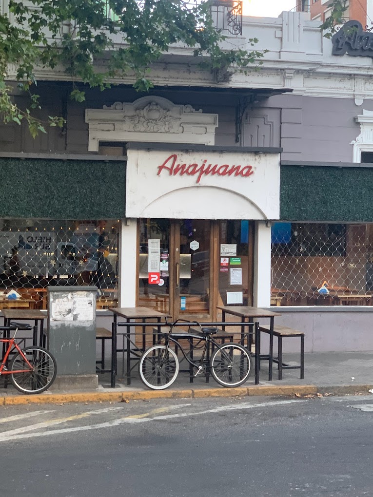 HILO DEFINITIVO DE LAS MEJORES EMPANADAS DE ROSARIO 🥟

1. ANA JUANA (Salta y Oroño)
Claro ganador por votos. Empanadas a la parrilla compactas, con muchísimo relleno. Las de carne cortada a cuchillo son el caballito de batalla. Un clásico de Rosario.

(idea de <a href="/lolacastella/">Lola Castella</a>)