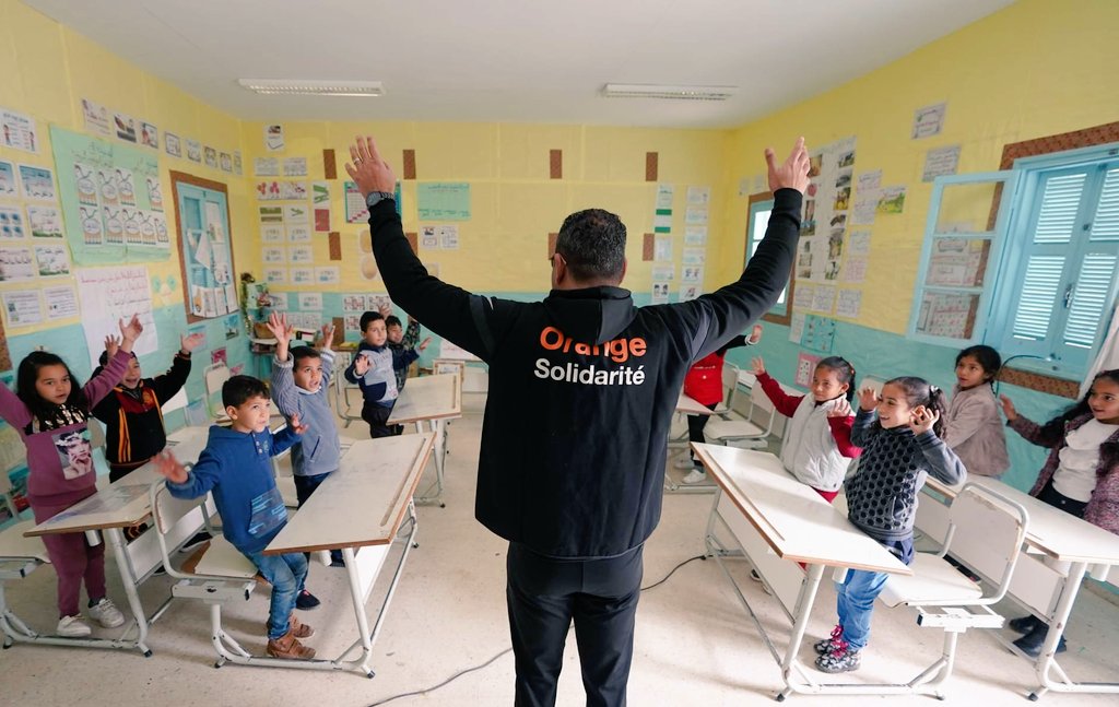AbderrazekLotfi's tweet photo. Ont est pas entrain d'aider les enfants pour le monde d'aujourd'hui, mais plutôt pour voir un futur brillant à travers leurs sourires. #Daffini #OrangeTunisie #Bizerte #Sajnen
@AsmaEnnaifer @millet_thierry @OrangeTN_Plus @maya_jerbi https://t.co/idNlBJ6hem