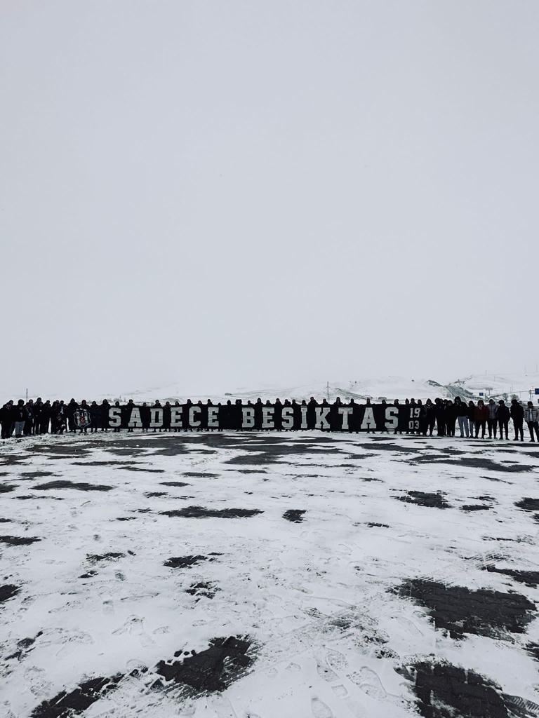 unibjkaltinbas's tweet photo. Beşiktaşımızı sivas deplasmanında yalnız bırakmadık
#UNIBJK https://t.co/5fWVwJE1H7