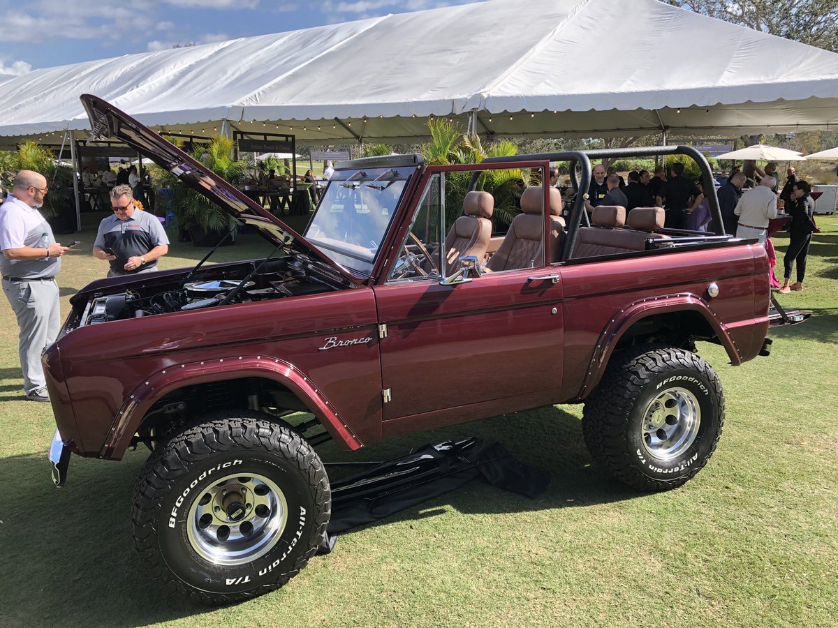 Among the top auction lots ⁦@NCEF_NWWF⁩ is this fully restored 1968 Ford Bronco in Naples Cabernet Reserve Red paired with wines from participating vintners!