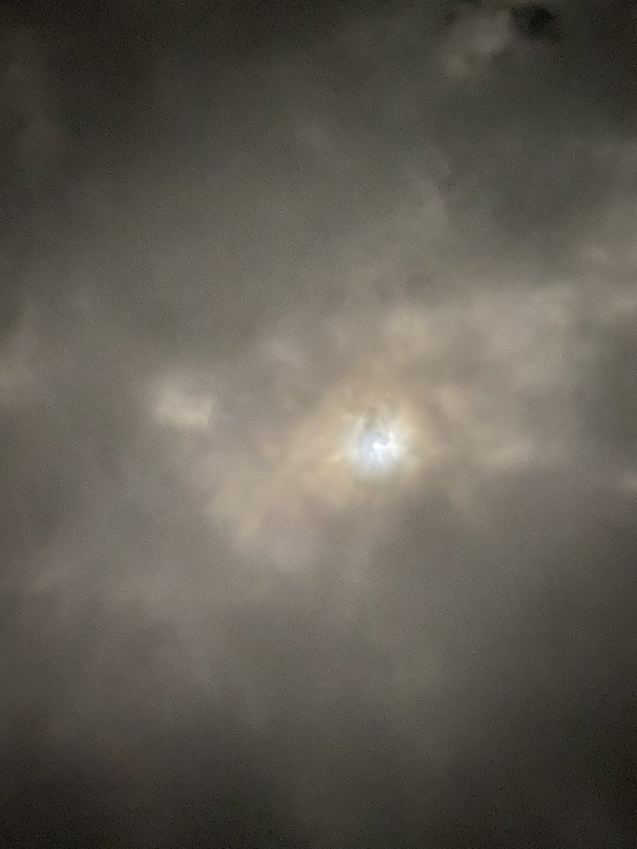 tetephoto7's tweet photo. 昨日の月
 #ててふぉと
 #tetephoto
 #月の写真
 #iPhone11Proノーマルカメラ https://t.co/vp1d0DO36N