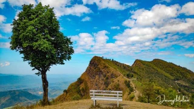 mizoraminsta's tweet photo. Sakawrhmuituai tlang
.
.
Pic credit 📷 @dawngthlalaa
.
.
.
#sakawrhmuituaitlang #sakawrhmuituai #tlang #hill #mountain #hilly #tlangram #tlang #tlangsang #highlands #hillrange #mizoram #mizoraminsta #northeastIndia https://t.co/tU7mIf6WR7