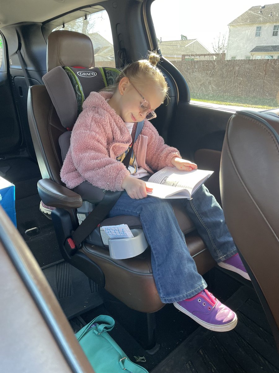 JessDCunningham's tweet photo. My readerβ¦. She loves chapter π books π at age 6. #firstie https://t.co/th2z64iSVT