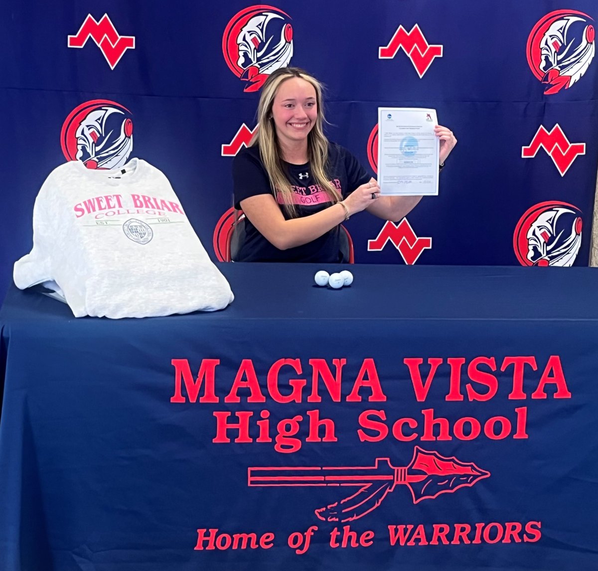 BulletinSport's tweet image. Magna Vista High School senior Kailei Minter committed on Friday to continue her golf career at Sweet Briar College in the fall.

Minter is the first female golfer from Magna Vista to commit to play at the college level.