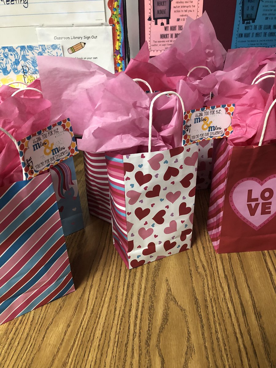 MrsMGallo's tweet photo. Charitable Kids Day during Catholic Schools Week: Grade 5 shows appreciation for our Bus Drivers. #CatholicSchoolsWeek @CAWaterbury #standup4caw https://t.co/6n5HOXDJWQ