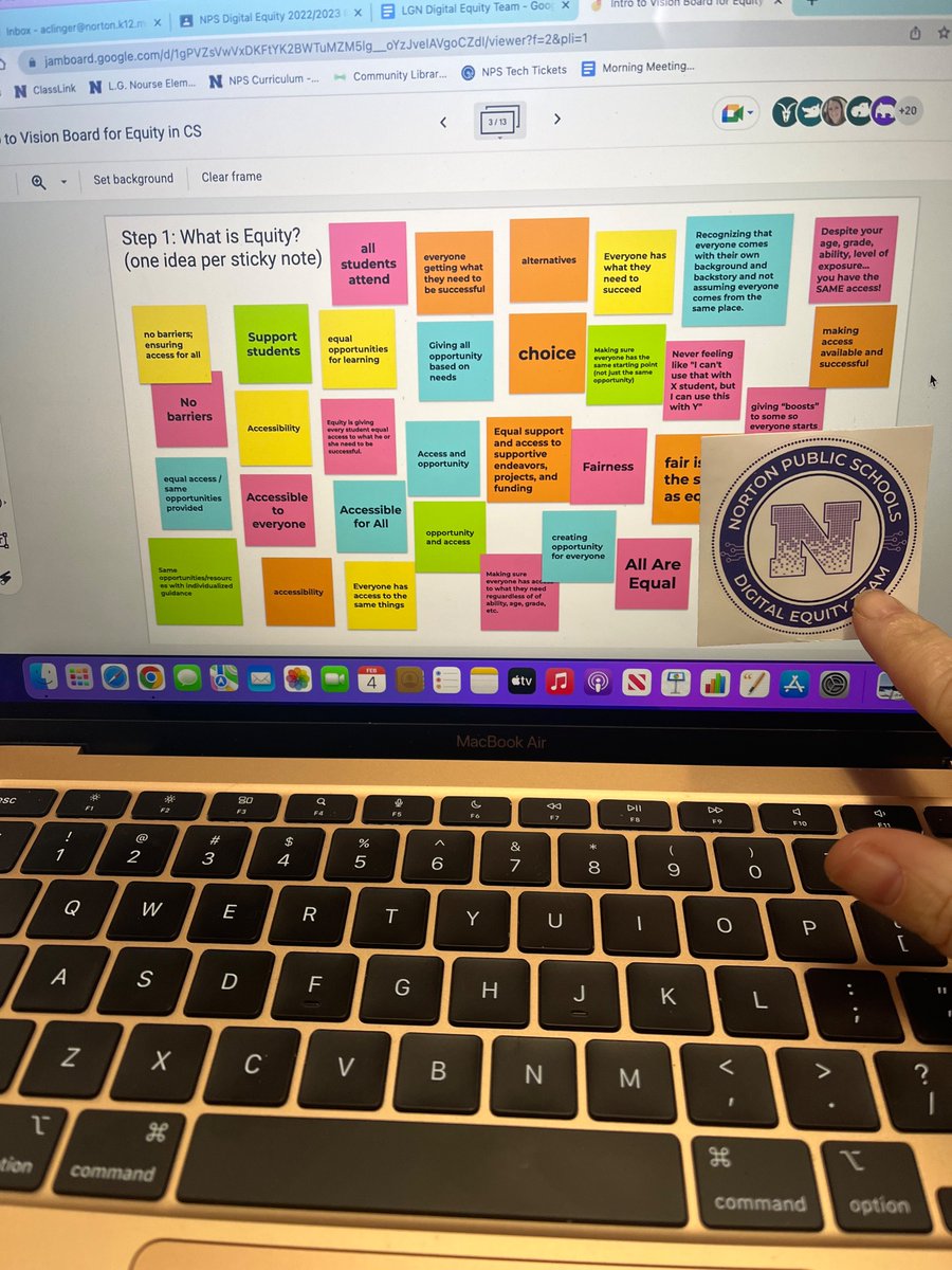 Miss Clinger tweet media