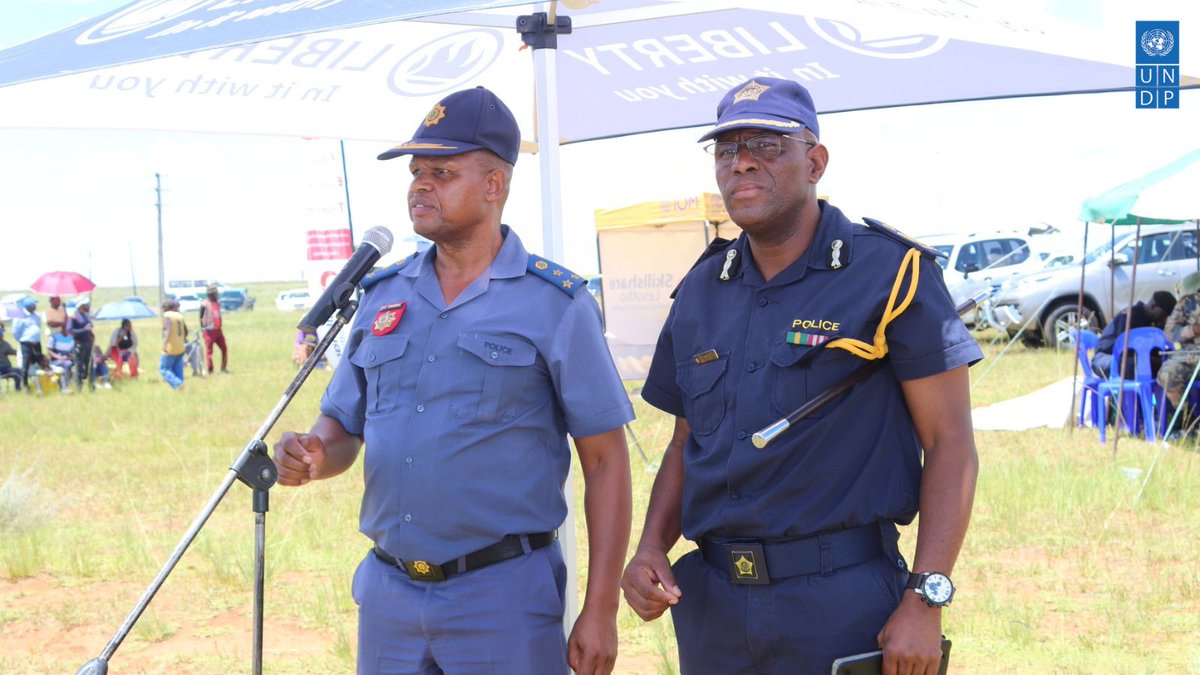 UNDPLesotho's tweet photo. Partnerships for the goals! #SDG17
Senior Assistant Commissioners of the LMPS & SAPS at the joint crime prevention & community policing awareness reiterating the importance of community policing to curb crime in the border community of Leribe, Maputsoe. #SecuritySectorReforms https://t.co/qpErTEjdiu
