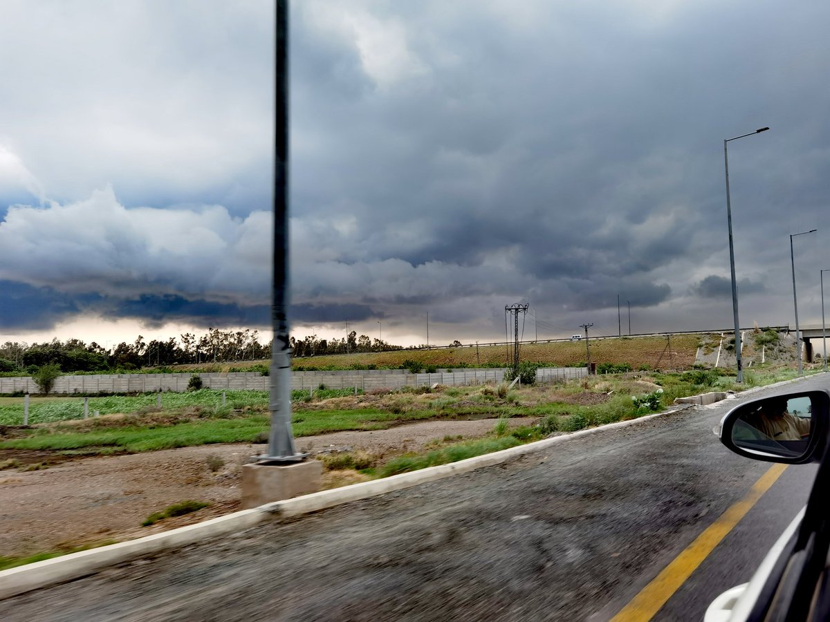 hamidbasharat11's tweet photo. Breathtaking scenes on lahore sialkot Motoway M-11
#KeepLahoreClean
#LahoreSaafTuPakistanSaaf
#Lahore
#YeHaHamaraLahore https://t.co/HwKcPoVRc4
