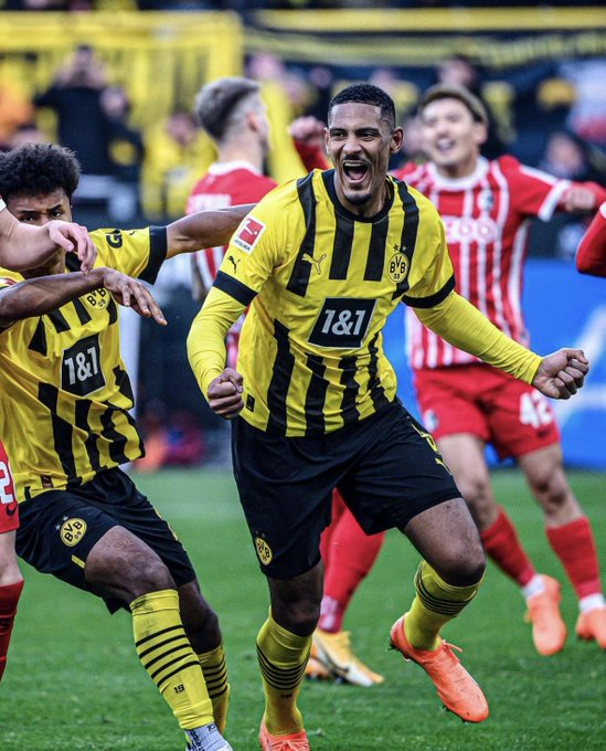 MercFootball's tweet photo. F⚡️CK CANCER! Sebastian Haller scores for Dortmund❤️ https://t.co/OzE4OyQyYz