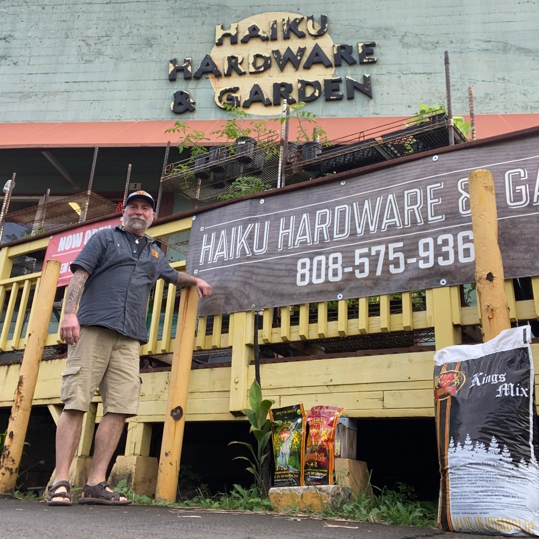 Support your local garden store! Maui edition 
.
Ohana greenhouse and Garden Maui
Haiku Hardware and Garden Maui
.
.
.
.
#royalgoldsoil #ohana #mauigardening #mauigarden #haiku